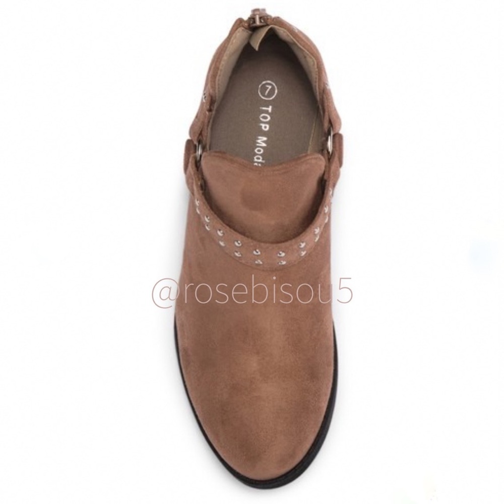 ๐{TOP MODA} Taupe Studded Detail Suede Booties - Picture 2 of 7